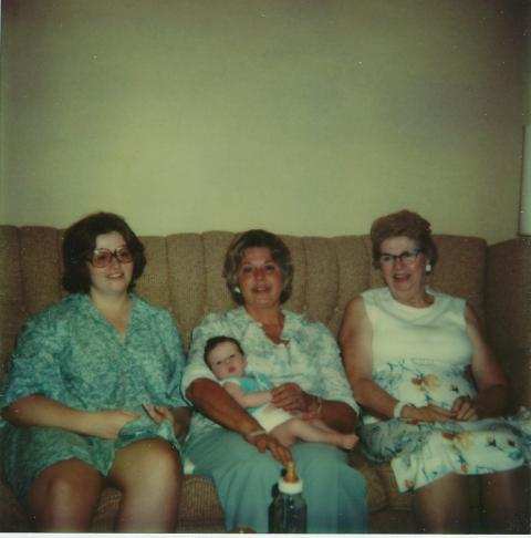 5842_4_generations_-_shannon_with_mom_grammy_great_grammy_1979.jpg