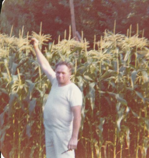 5842_grampy_with_tall_corn_july_1976.jpg