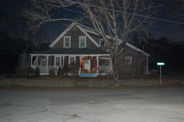 7100_house_with_wreath.jpg