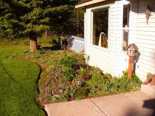 7504_front_garden_may001.jpg