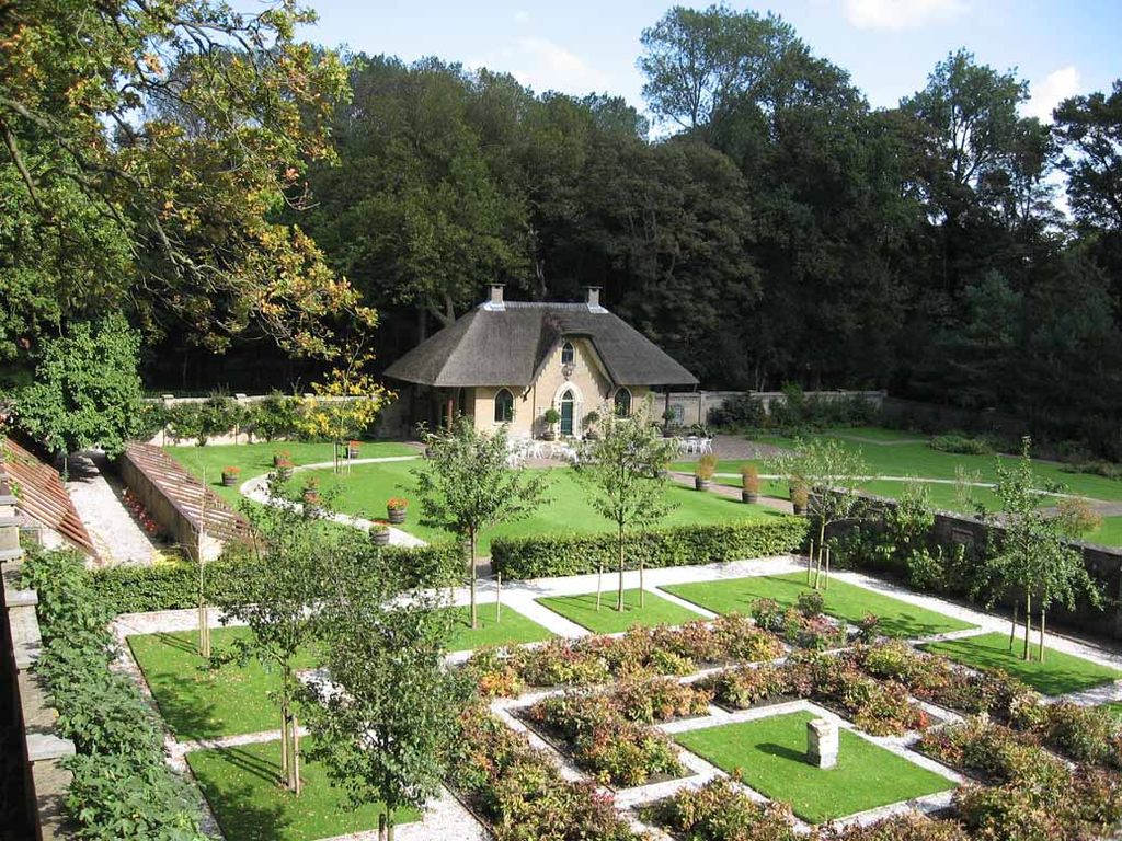 1024px-Frederiks_Hof_Kasteel_Keukenhof.jpg