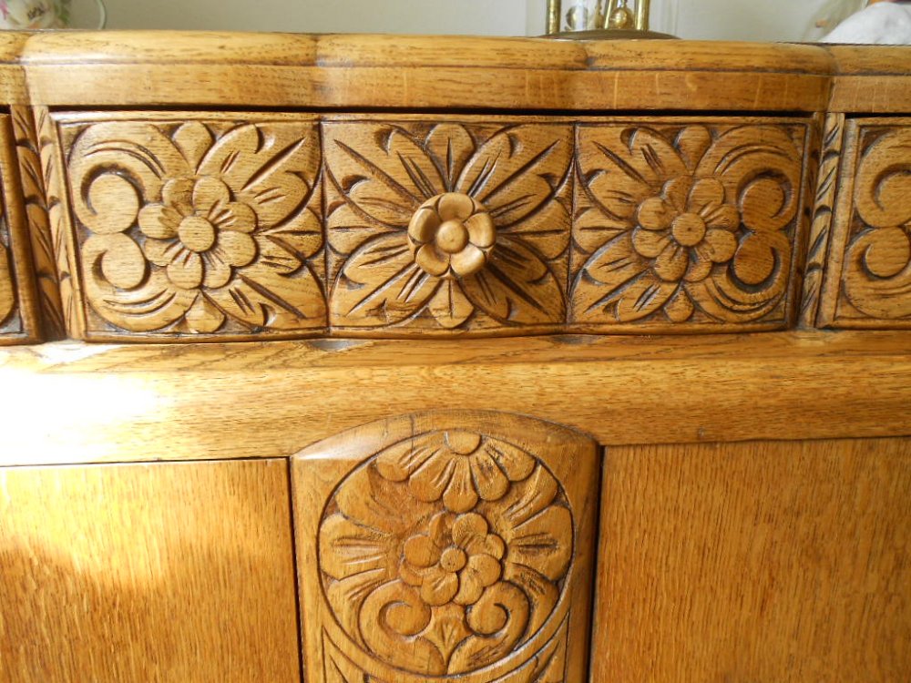 buffet carvings 001.JPG