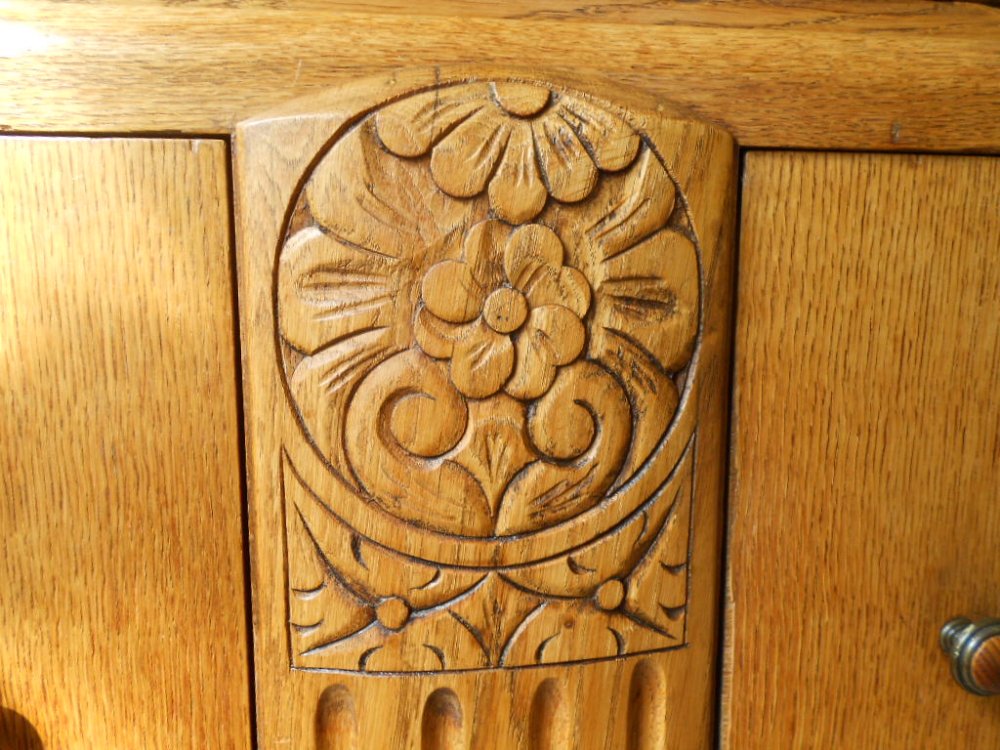 buffet carvings 002.JPG