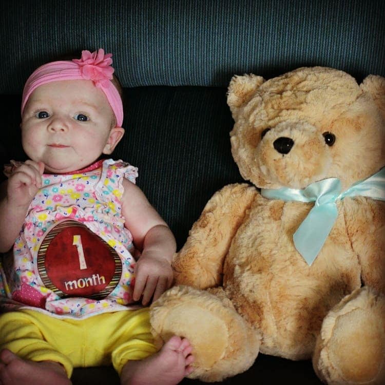 Evelyn 1 month old picture.jpg