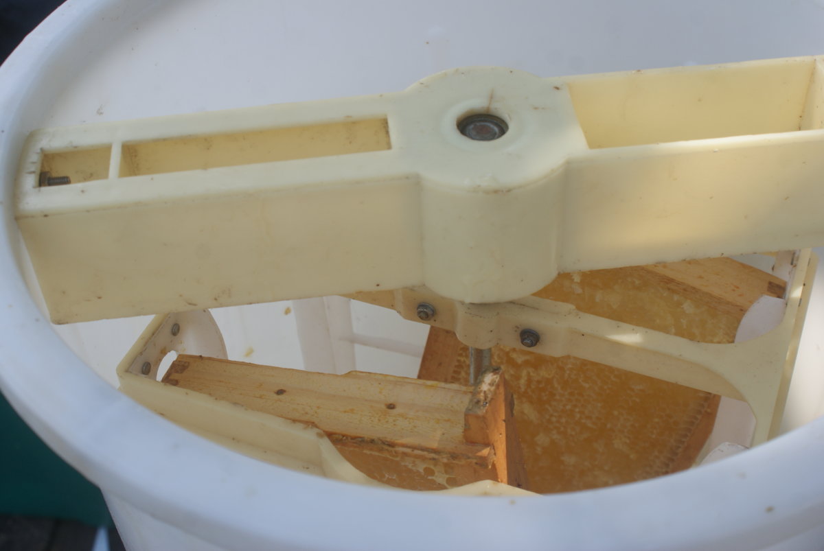 honey harvest sept 2017 134.JPG