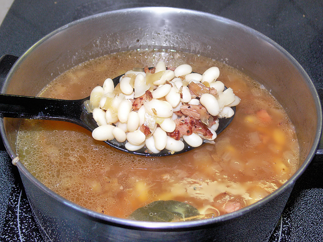 Northern_Bean_Soup.jpg