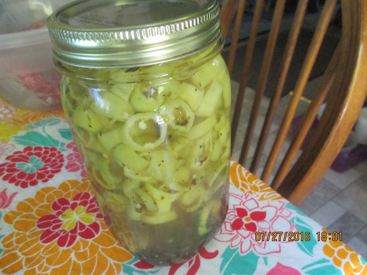 picked banana peppers.JPG