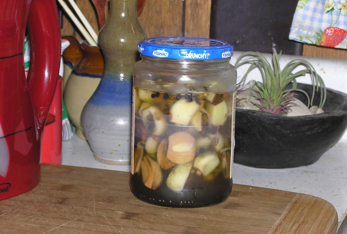 Pickledgarlic.JPG