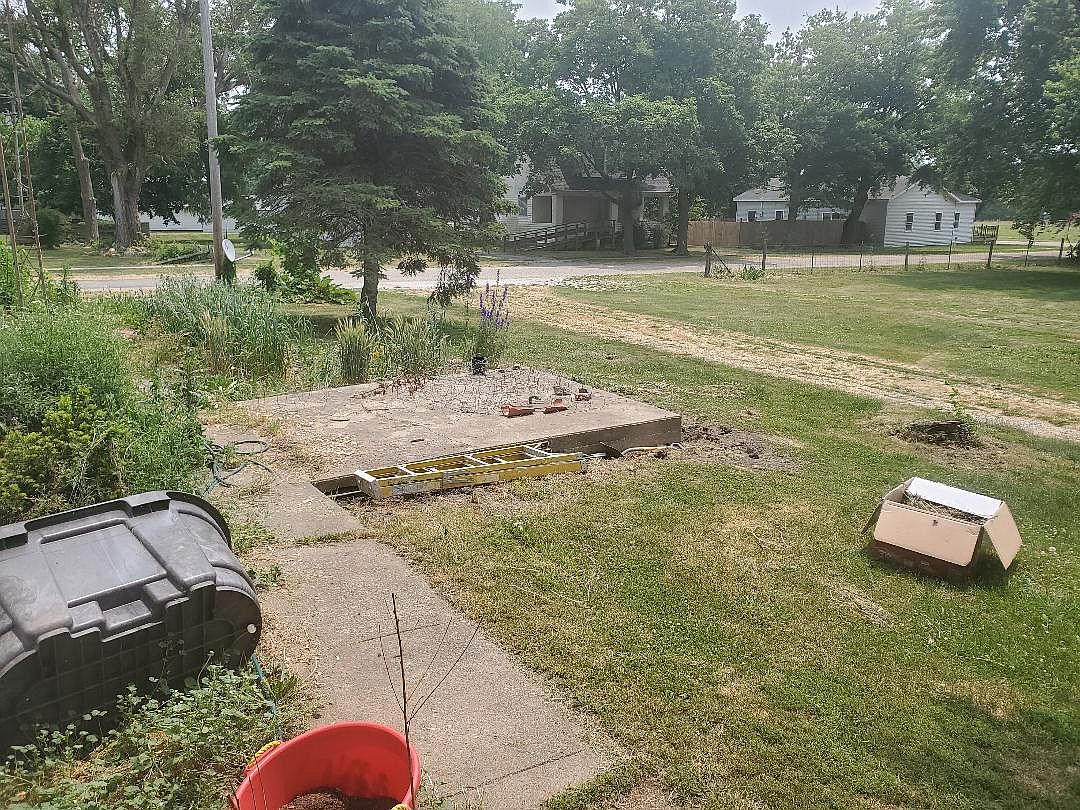 Tomato planting work around the cistern, 06-08-23.jpg