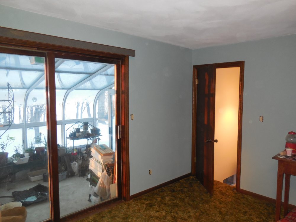 TV peek at sun room.JPG