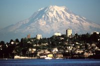 Mount_Rainier_over_Tacoma.jpg