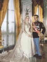 grace-kelly-wedding-gown-excellent.jpg