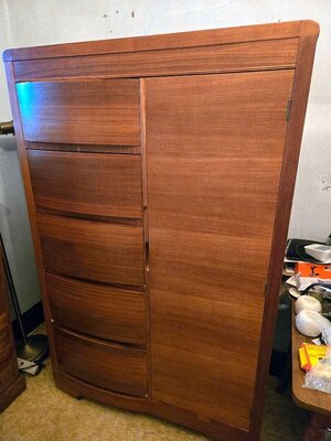 Armoire 05-10-26, #1.jpg
