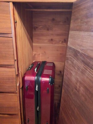 Armoire 05-10-26, #2.jpg
